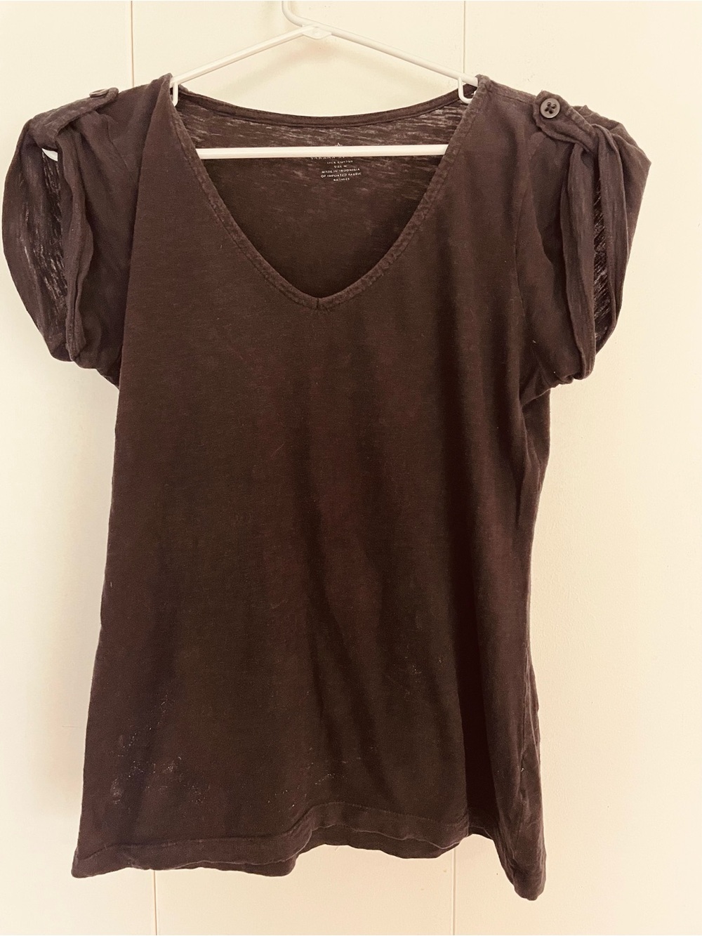 Women’s M Banana Republic Black V-Neck Short Sleeve Top with Button Shoulder